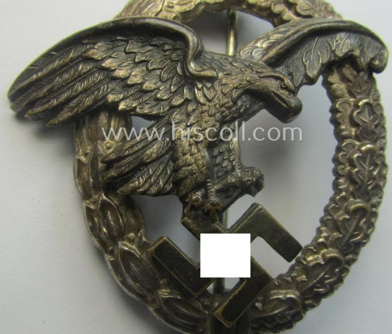 WH (Luftwaffe) 'Flugzeug-Beobachter-Abzeichen' (ie. observers'-war-badge) being a (typical) non-maker-marked and/or: 'Buntmetall'- (ie. 'Tombak'-) based example that was produced by the: 'Assmann & Söhne'-company — image 2