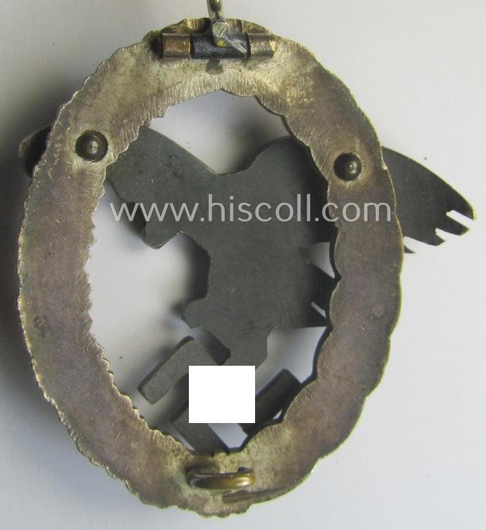 WH (Luftwaffe) 'Flugzeug-Beobachter-Abzeichen' (ie. observers'-war-badge) being a (typical) non-maker-marked and/or: 'Buntmetall'- (ie. 'Tombak'-) based example that was produced by the: 'Assmann & Söhne'-company — image 4