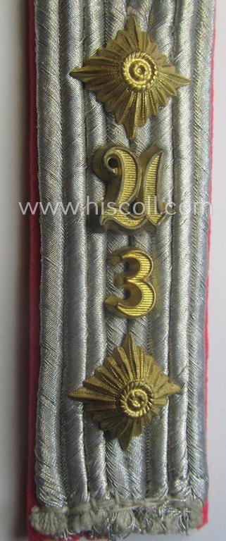 Single - but nevertheless scarcely found! - WH (Heeres) 'cyphered' officers'-type shoulderboard as was intended for usage by a: 'Hauptmann u. Mitglied des Panzer-Aufklärungs-Abtlgs. 3' — image 2