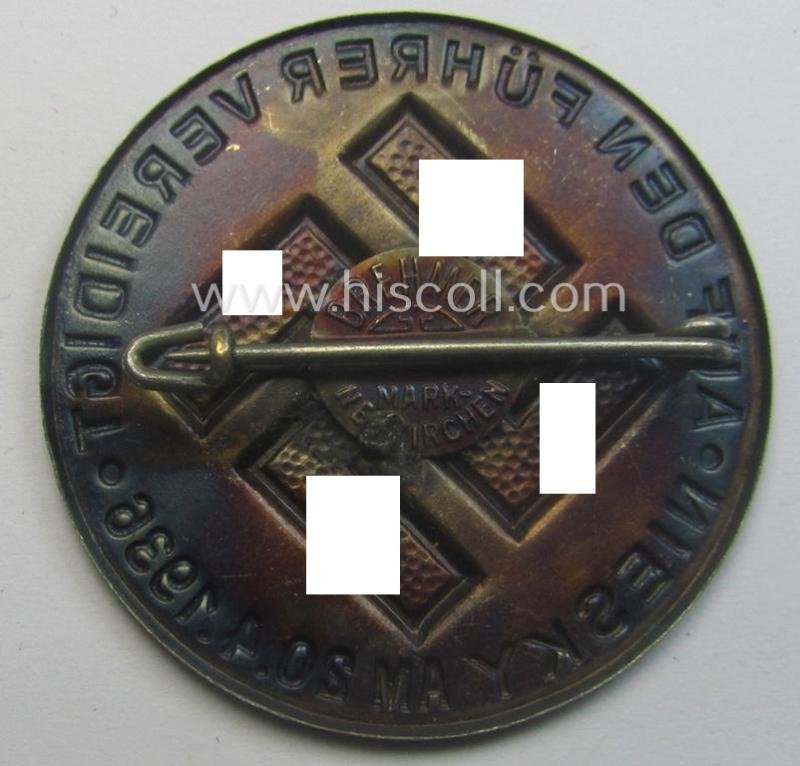 Commemorative - and unusually seen! - N.S.D.A.P.-related 'tinnie' being a non-maker-marked example depicting a detailed swastika coupled with the text: 'Auf den Führer vereidigt - Niesky am 20.4.1936' — image 2