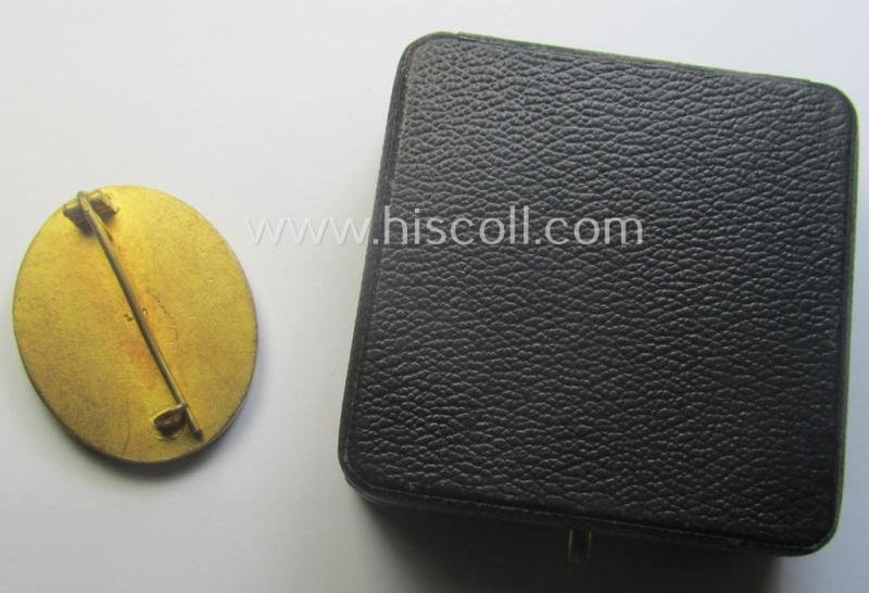 Rarely encountered 'Verwundeten-Abzeichen in Gold' being a clearly maker- (ie. 'L/11'- by 'Wilh. Deumer') marked- and typical 'Buntmetall'-based example that comes stored in its period- (and LDO-marked!) etui — image 4