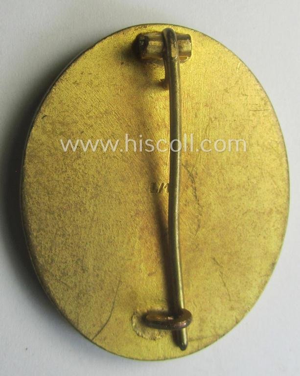 Rarely encountered 'Verwundeten-Abzeichen in Gold' being a clearly maker- (ie. 'L/11'- by 'Wilh. Deumer') marked- and typical 'Buntmetall'-based example that comes stored in its period- (and LDO-marked!) etui — image 6