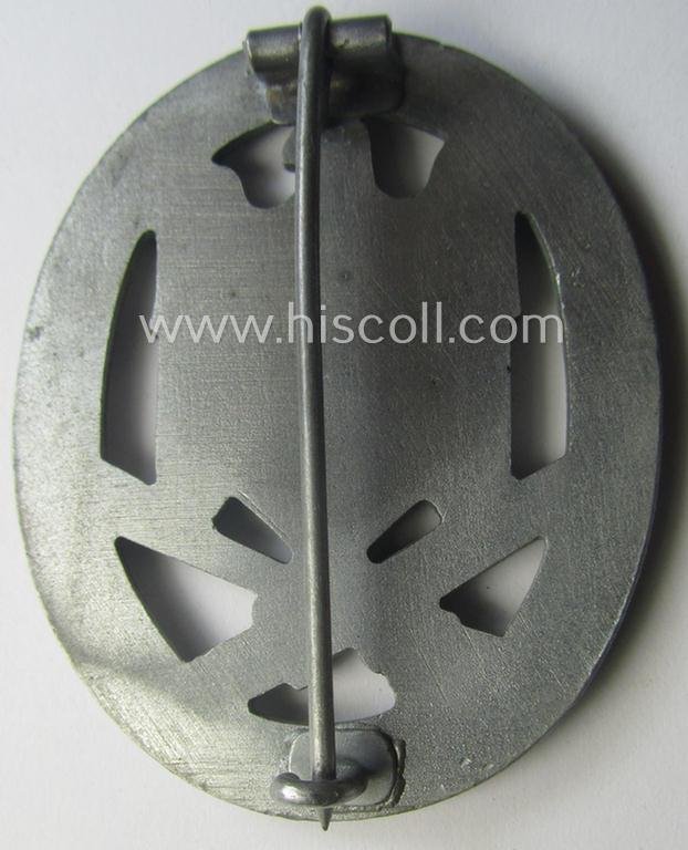 Hardly used 'Allgemeines Sturmabzeichen' (or: General Assault Badge ie. GAB) being a typical unmarked, zinc- (ie. 'Feinzink'-) based so-called: 'flat-back'-pattern by a (by me) unidentified maker — image 3