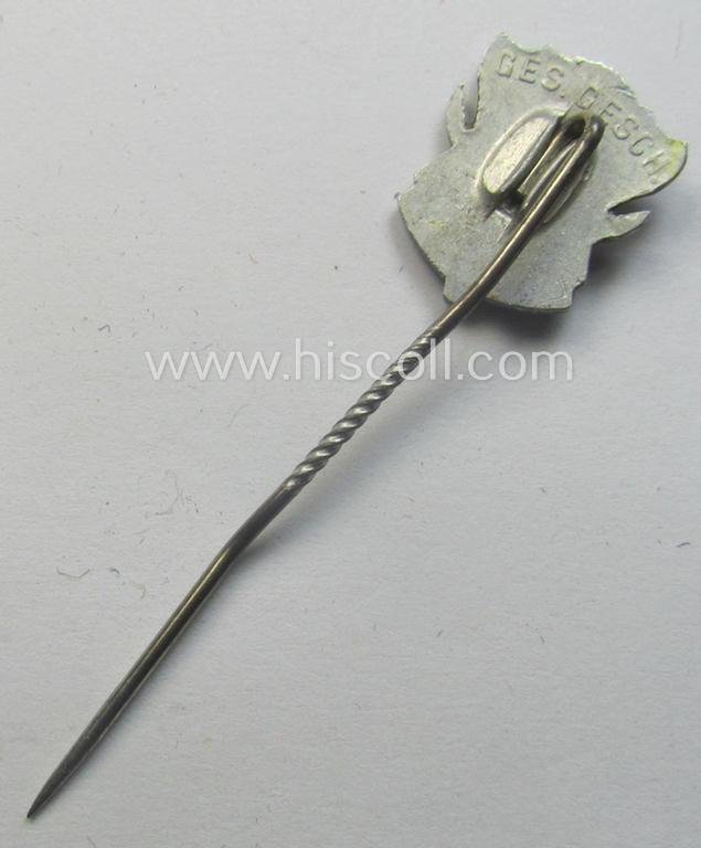 Silverish-toned membership lapel-pin: 'Reichsbund Deutsche Jägerschaft' (ie. 'DJV') being a detailed- (albeit non-maker-marked) example that is executed in silver-toned aluminium-based metal — image 3