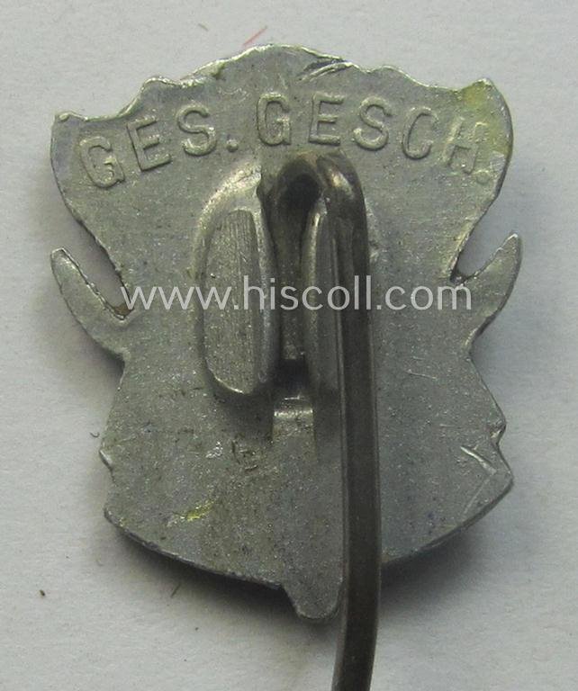 Silverish-toned membership lapel-pin: 'Reichsbund Deutsche Jägerschaft' (ie. 'DJV') being a detailed- (albeit non-maker-marked) example that is executed in silver-toned aluminium-based metal — image 4