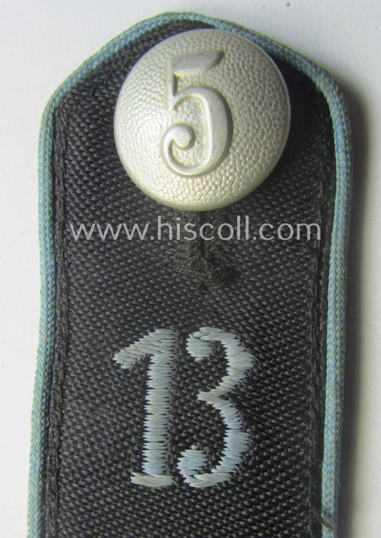Single - and clearly worn - bright-blue-piped so-called: 'Flieger-HJ'-shoulderstrap as intended for a: 'Hitlerjunge' who served within the 'Bann 13' (Bann 13 = 'Bann Münster-Warendorf' situated in the 'Gebiet West Westfalen') — image 2