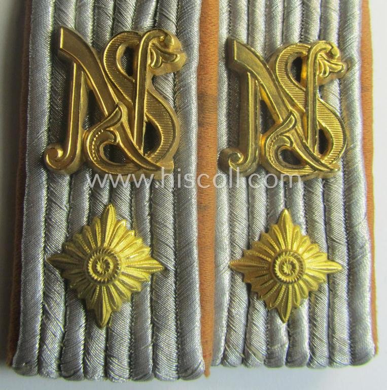 Pair of WH (Luftwaffe) officers'-type shoulderboards: 'Oberleutnant der Nachrichten-Truppen u. Mitglied einer Nachrichtenschule' — image 2