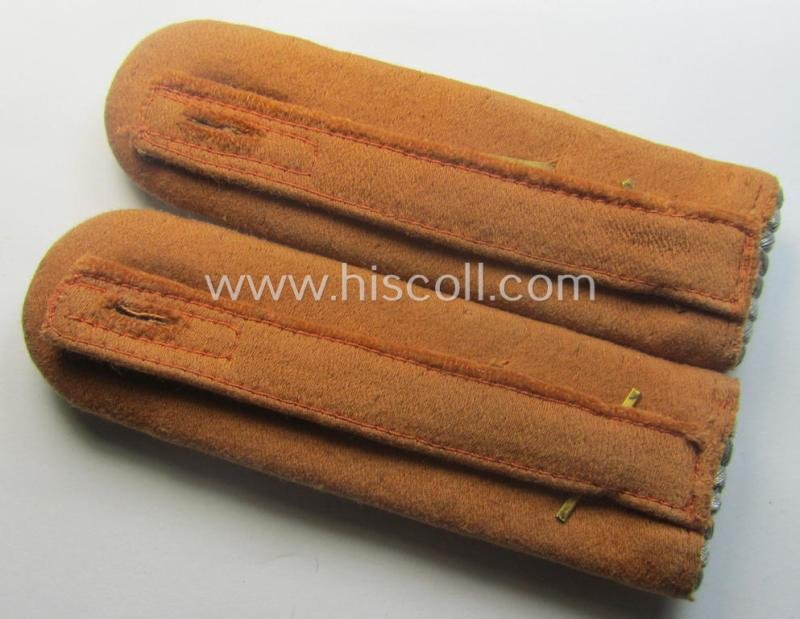 Pair of WH (Luftwaffe) officers'-type shoulderboards: 'Oberleutnant der Nachrichten-Truppen u. Mitglied einer Nachrichtenschule' — image 3