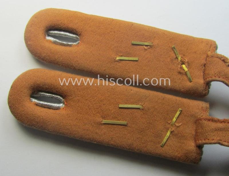 Pair of WH (Luftwaffe) officers'-type shoulderboards: 'Oberleutnant der Nachrichten-Truppen u. Mitglied einer Nachrichtenschule' — image 4