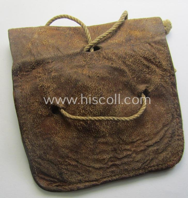 Aluminium-based, WH (Luftwaffe) ie. 'Luftnachrichten'-related ID-disc (ie. 'Erkennungsmarke') bearing the stamped unit-designation that reads: 'L.N. Komp. Wels' and that comes stored in its period (leather-based) pouch — image 3