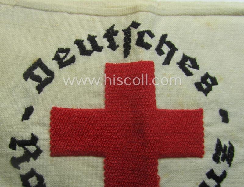 Linnen-based- and/or neatly 'machine-embroidered', beige-white-coloured DRK- (ie. 'Deutsches Rotes Kreuz'-) armband (ie. 'Armbinde') as was intended for the staff-members serving with the: 'Deutsches Rotes Kreuz' (or: German Red Cross) — image 2