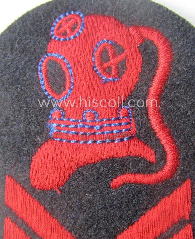 Rarely found WH (Kriegsmarine) neatly machine-embroidered, so-called: career- ie. specialist-armbadge (ie. 'Tätigkeits-Abzeichen') as was intended to signify the: 'Sonderausbildung für U-Boots o. Bergungsgstaucher' — image 2