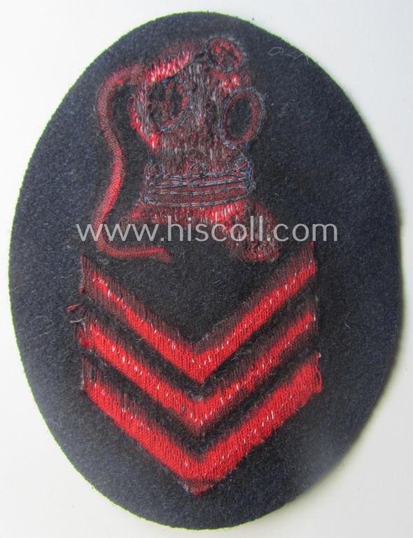 Rarely found WH (Kriegsmarine) neatly machine-embroidered, so-called: career- ie. specialist-armbadge (ie. 'Tätigkeits-Abzeichen') as was intended to signify the: 'Sonderausbildung für U-Boots o. Bergungsgstaucher' — image 3