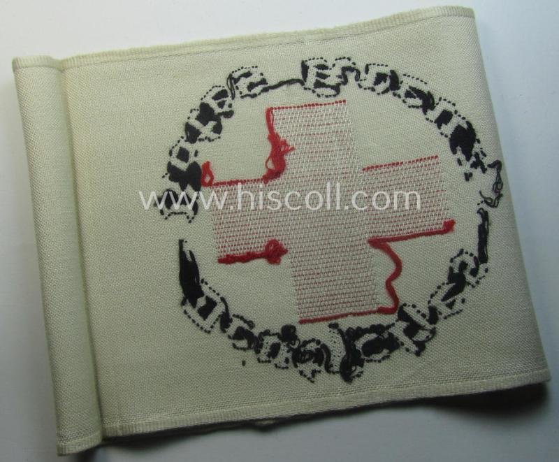 Linnen-based- and/or neatly 'machine-embroidered', beige-white-coloured DRK- (ie. 'Deutsches Rotes Kreuz'-) armband (ie. 'Armbinde') as was intended for the staff-members serving with the: 'Deutsches Rotes Kreuz' (or: German Red Cross) — image 4