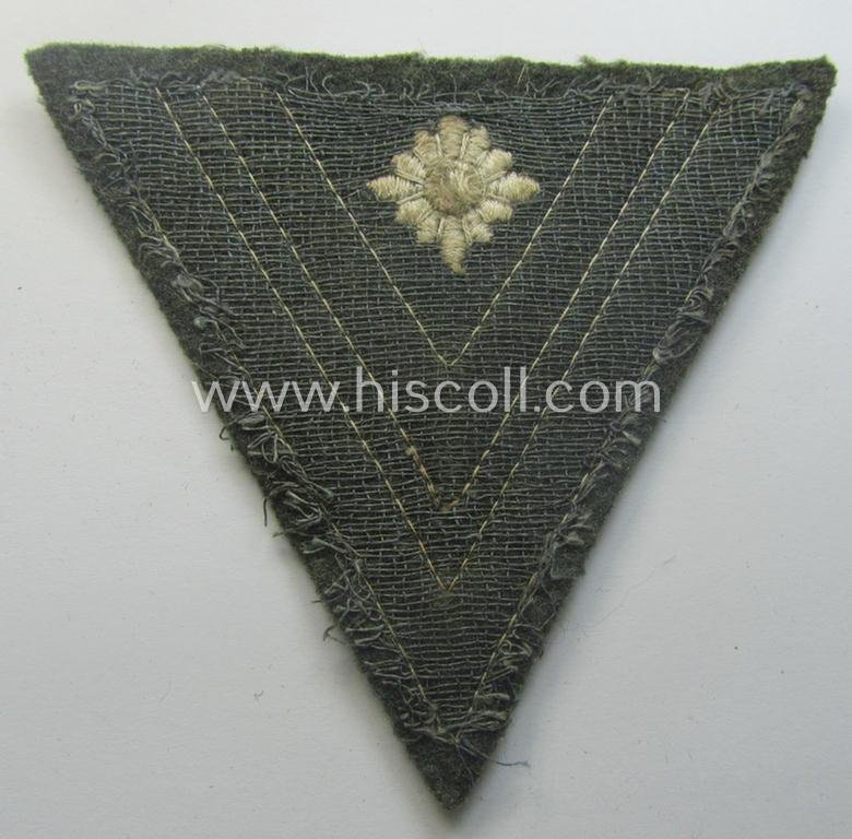 WH (Heeres) 'Armwinkel' (or: arm-chevron) as executed on typical field-grey-coloured wool as was specifically intended for usage by a soldier with the (unusually encountered!) rank of: 'Stabsgefreiter' — image 3