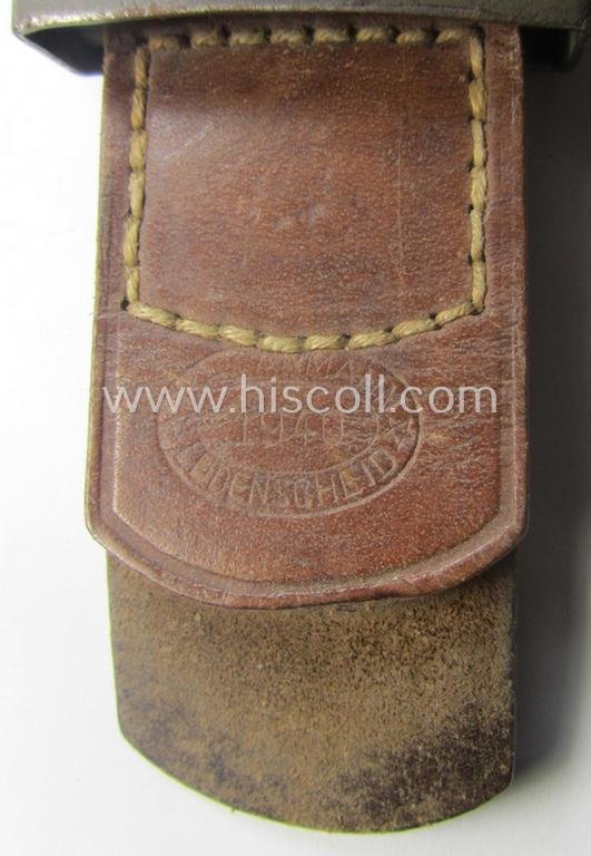 Moderately used, WH (Heeres) field-grey-coloured- and/or steel-based belt-buckle being a non-maker-marked example that comes mounted onto its maker- (ie. 'F.W. Assmann - Lüdenscheid'-) marked and/or '1940'-dated leather-based tab — image 3