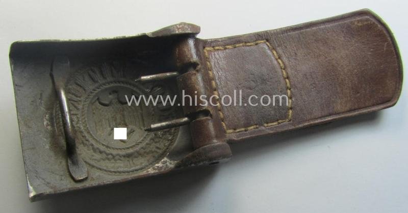 Moderately used, WH (Heeres) field-grey-coloured- and/or steel-based belt-buckle being a non-maker-marked example that comes mounted onto its maker- (ie. 'F.W. Assmann - Lüdenscheid'-) marked and/or '1940'-dated leather-based tab — image 4