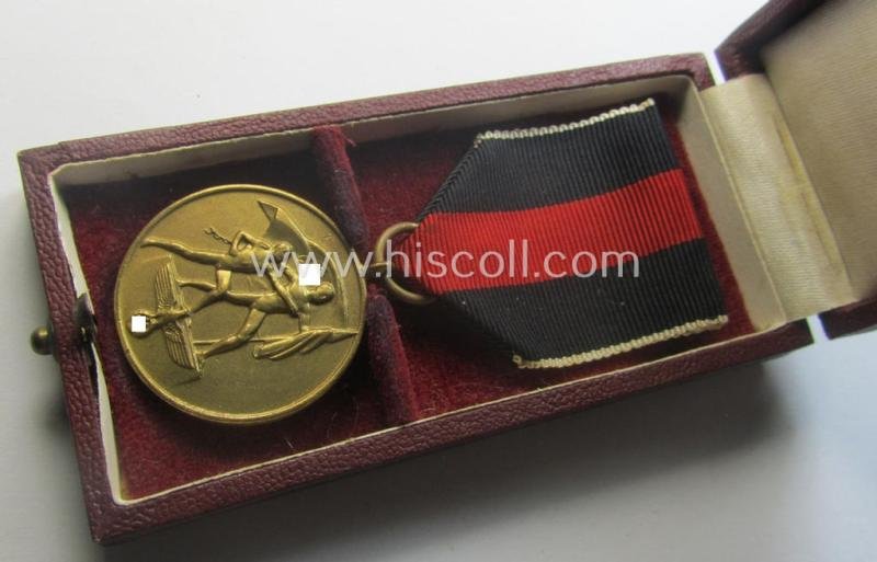 Hardly used, WH Czech-occupation- (ie. 'Anschluss'-) medal: '1. Oktober 1938' that comes stored in its bordeaux-red-coloured- and/or non-maker-marked etui as issued — image 4