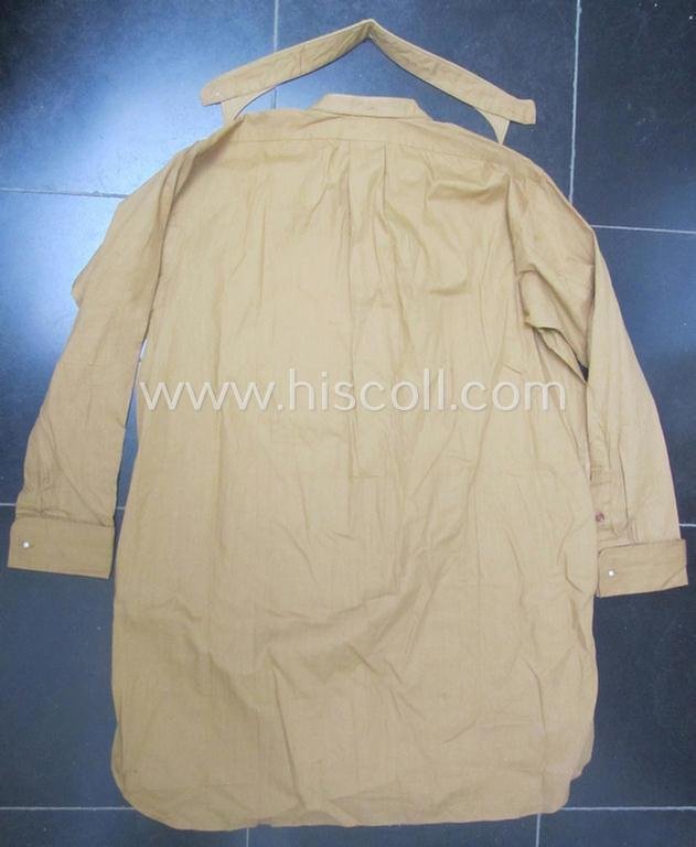 'Virtually mint- ie. unissued', N.S.D.A.P. 'standard-issue'-pattern, beige-brown- (ie. 'braunes'-) coloured: 'under-the-tunic'-shirt (ie. 'Braunhemd nach Vorschrift') with its removable collar and period 'RzM'-tag still attached — image 5
