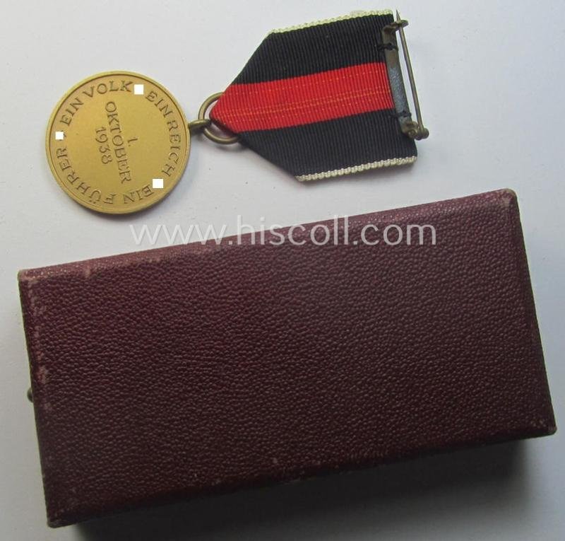 Hardly used, WH Czech-occupation- (ie. 'Anschluss'-) medal: '1. Oktober 1938' that comes stored in its bordeaux-red-coloured- and/or non-maker-marked etui as issued — image 4