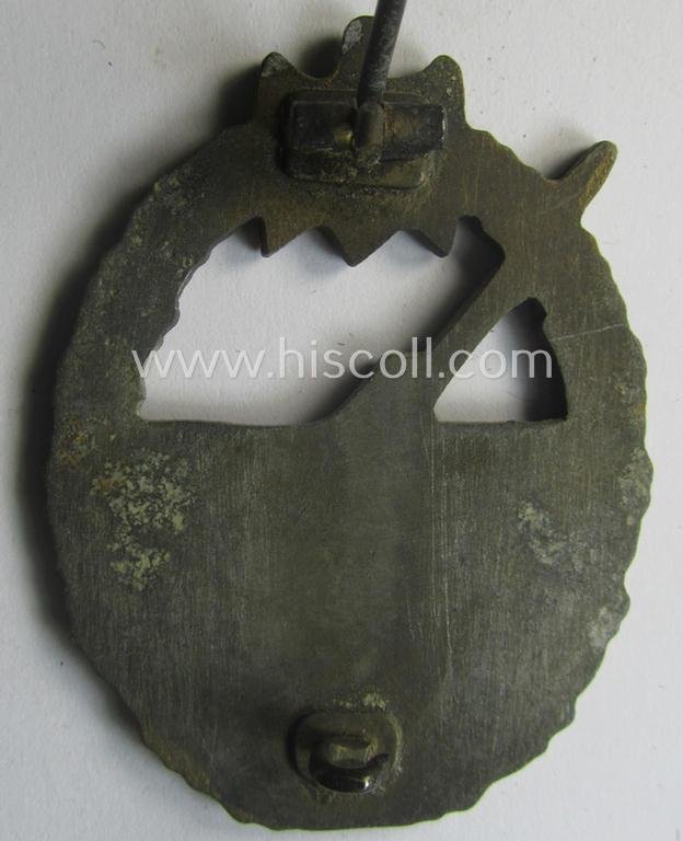 WH (Kriegsmarine) 'Marine-Artillerie-Abzeichen' being a typical non-maker-marked- and/or zinc- (ie. 'Feinzink'-) based example as was (presumably) produced by the: 'Alois Rettenmaier'-company — image 5