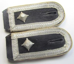 Superb pair of Waffen-SS NCO-type shoulderstraps as piped in the …
