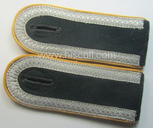 Pair of WH (Heeres) NCO-type shoulderstraps: 'Unteroffizier einer Kavallerie- o. …