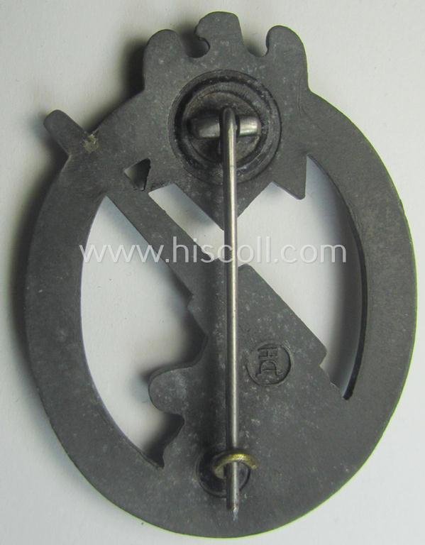 Superb - and actually rarely encountered! - 'Heeres-Flakkampf-Abzeichen' being a clearly maker- (ie. 'HA'-marked- and/or zinc- (ie. 'Feinzink'-) based specimen as was produced by the maker (ie. 'Hersteller') named: 'Hermann Aurich' — image 4