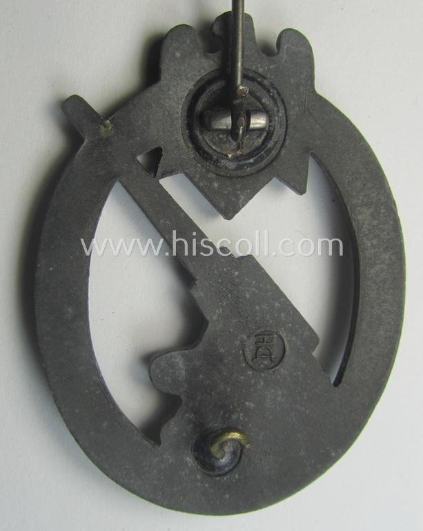 Superb - and actually rarely encountered! - 'Heeres-Flakkampf-Abzeichen' being a clearly maker- (ie. 'HA'-marked- and/or zinc- (ie. 'Feinzink'-) based specimen as was produced by the maker (ie. 'Hersteller') named: 'Hermann Aurich' — image 5