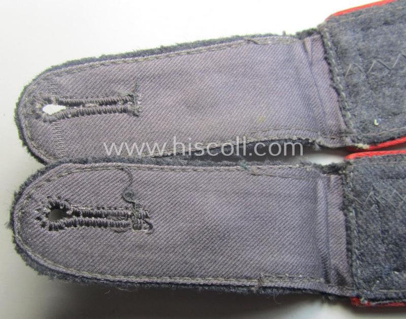 Neat - and/or fully matching! - pair of WH (Luftwaffe) NCO-type shoulderstraps as piped in the bright-red branchcolour as was intended for a: 'Feldwebel o. Wachtmeister der Flak-Art.-Trpn.' — image 5