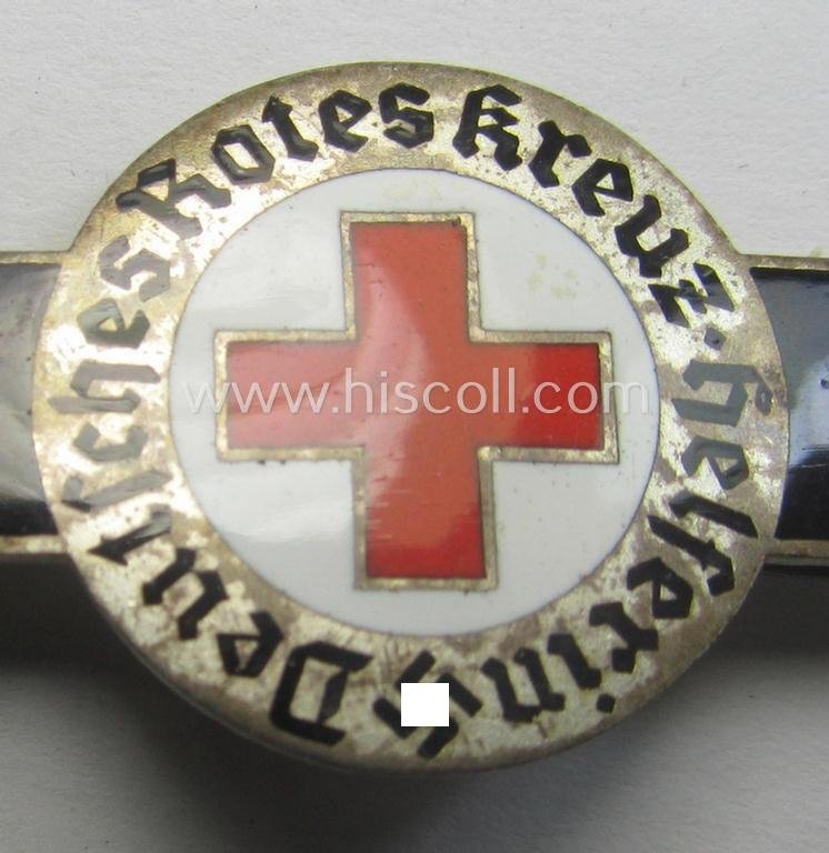 Neat - and scarcely encountered! - example of a DRK (ie. 'Deutsches Rotes Kreuz') nurses'-badge (ie. clasp or 'Spange') as was intended for a: 'Helferin' (being a non-maker-marked example bearing a: 'Ges.Gesch.'-patent-pending-designation) — image 2