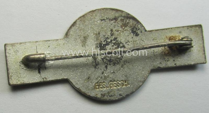 Neat - and scarcely encountered! - example of a DRK (ie. 'Deutsches Rotes Kreuz') nurses'-badge (ie. clasp or 'Spange') as was intended for a: 'Helferin' (being a non-maker-marked example bearing a: 'Ges.Gesch.'-patent-pending-designation) — image 3