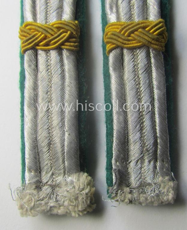 Pair of WH (Luftwaffe) officers'-type shoulderboards as intended for a medium-ranked administrative-official ie. officer and: 'Leutnant' (or: 'Beambte des mittleren Dienstes') — image 2