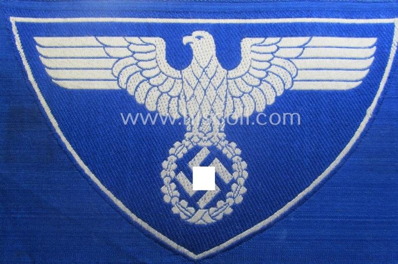 Larger-sized sports'-shirt eagle as was used by the officials within the: 'Deutsche Reichspost' (aka: 'Zeesener Adler') being a 'virtually mint- ie. unissued' example that is executed in the neat 'BeVo'-weave-pattern — image 2