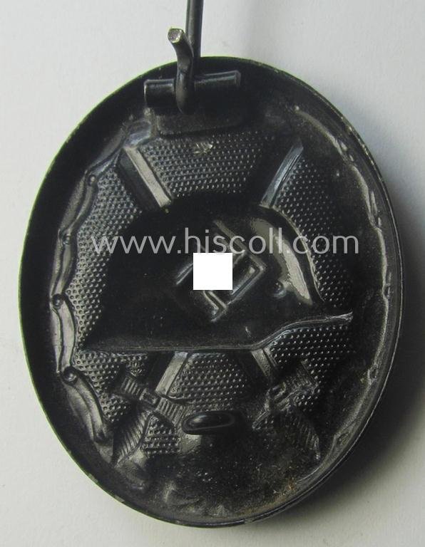 Maker- (ie. '113'-) marked example of a black-class wound-badge (or: 'Verwundeten-Abzeichen in Schwarz') being a scarcely found example that was produced by the maker (ie. 'Hersteller') named: 'Hermann Aurich' — image 3