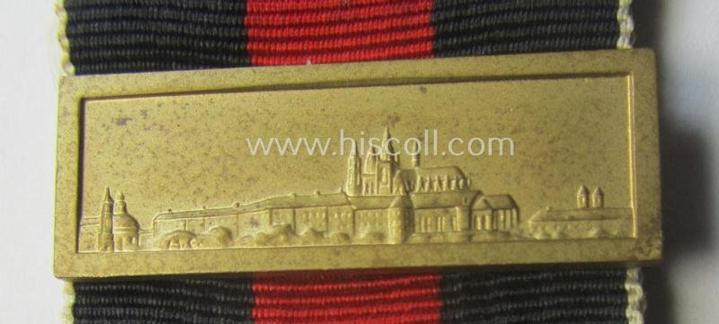 WH Czech-occupation- (ie. 'Anschluss'-) medal: '1. Oktober 1938' being a neat (albeit minimally tarnished) example that comes mounted onto its period ribbon and that shows a firmly (and period!) attached 'Prager Burg-Spange' — image 3
