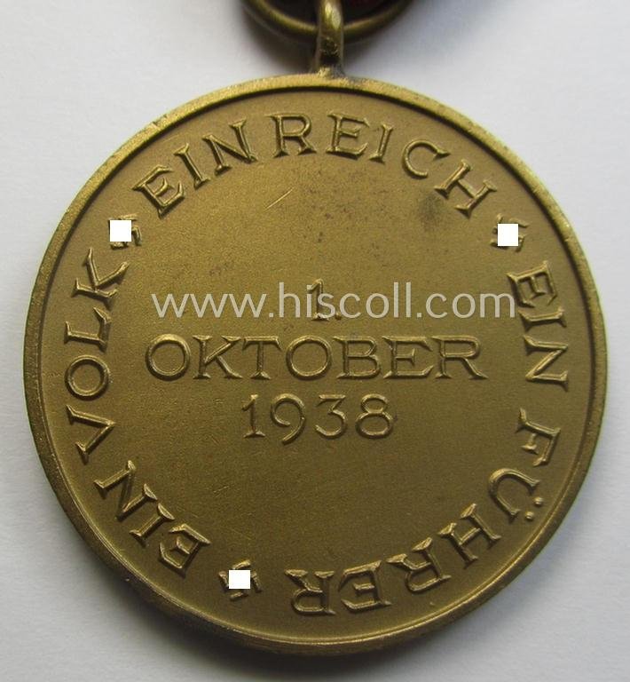WH Czech-occupation- (ie. 'Anschluss'-) medal: '1. Oktober 1938' being a neat (albeit minimally tarnished) example that comes mounted onto its period ribbon and that shows a firmly (and period!) attached 'Prager Burg-Spange' — image 5