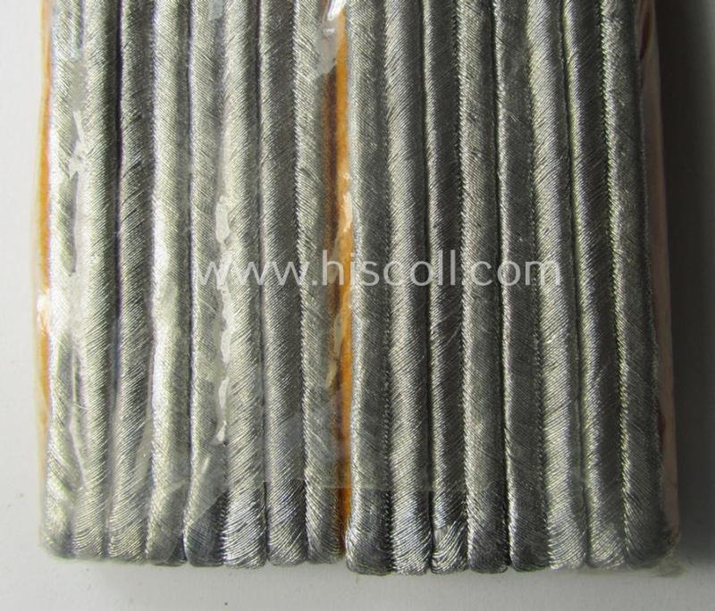 Interesting - and 'virtually mint ie. unissued'! - pair of WH (Luftwaffe), officers'-type shoulderboards: 'Leutnant der Flieger- o. Fallschirmjäger-Trpn.' — image 2