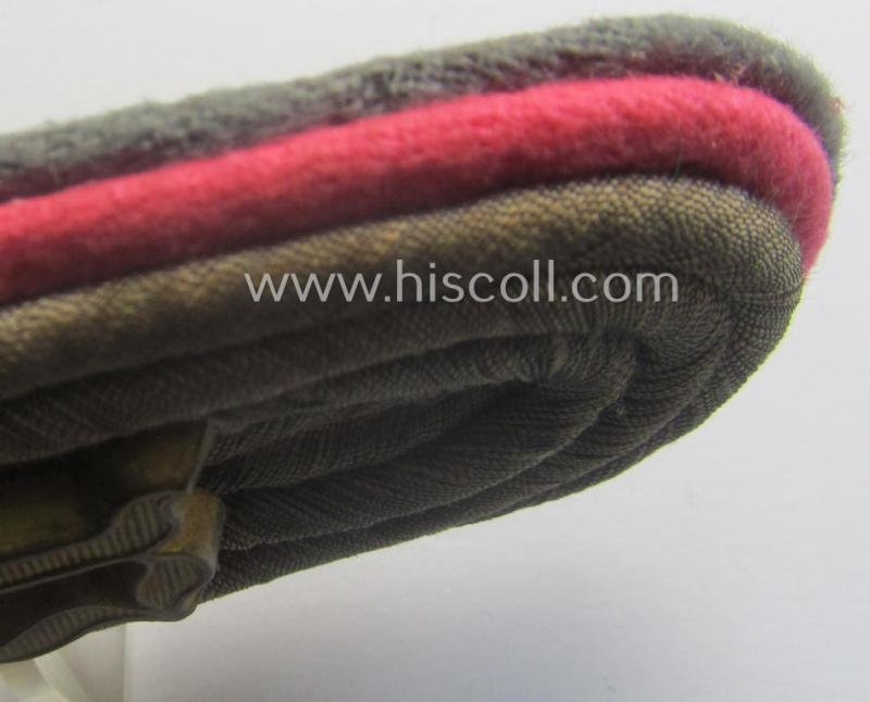 Single, WH (Heeres) 'cyphered', officers'-type shoulderboard: 'Oberleutnant der Reserve des Panzerjäger-Abtlgs. 2' — image 4