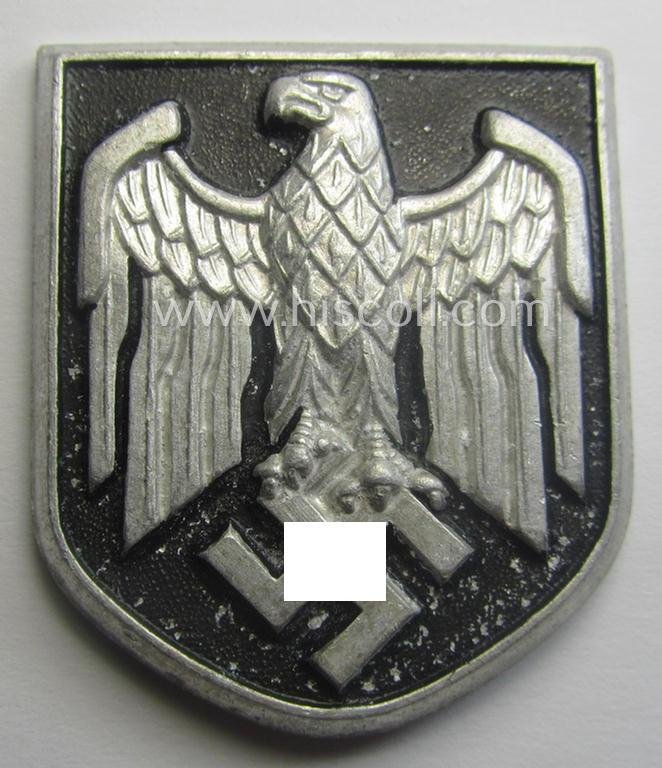 'Virtually mint ie. unissued' pair of WH (Heeres) tropical- (ie. 'DAK'- or: 'Deutsches Afrikakorps'-) related- and/or aluminium-based, eagle-'pith-helmet'-shields comprising of two maker- (ie. 'P&C'-) marked examples — image 2