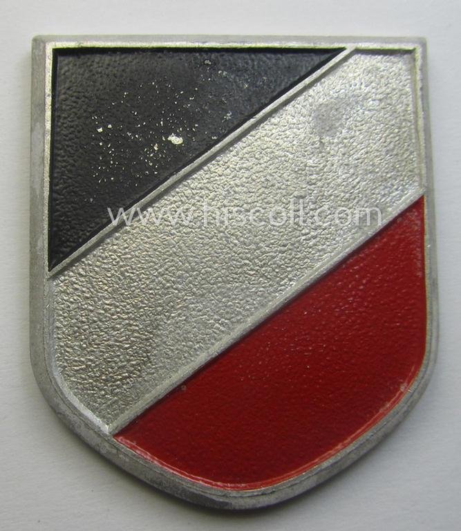 'Virtually mint ie. unissued' pair of WH (Heeres) tropical- (ie. 'DAK'- or: 'Deutsches Afrikakorps'-) related- and/or aluminium-based, eagle-'pith-helmet'-shields comprising of two maker- (ie. 'P&C'-) marked examples — image 4