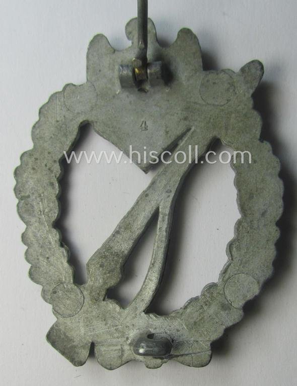 Attractive - and mininally used! - 'Infanterie-Sturmabzeichen in Silber' (or: silver-class infantry-assault badge ie. IAB) being a neatly maker- (ie. '4'- or: 'Metall u. Kunststoff'-) marked example as executed in silverish-coloured 'Feinzink' — image 4