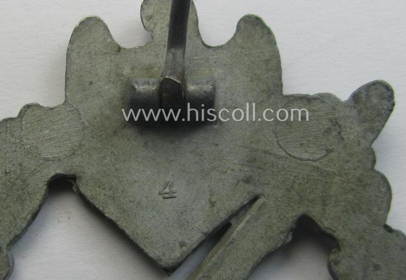 Attractive - and mininally used! - 'Infanterie-Sturmabzeichen in Silber' (or: silver-class infantry-assault badge ie. IAB) being a neatly maker- (ie. '4'- or: 'Metall u. Kunststoff'-) marked example as executed in silverish-coloured 'Feinzink' — image 5