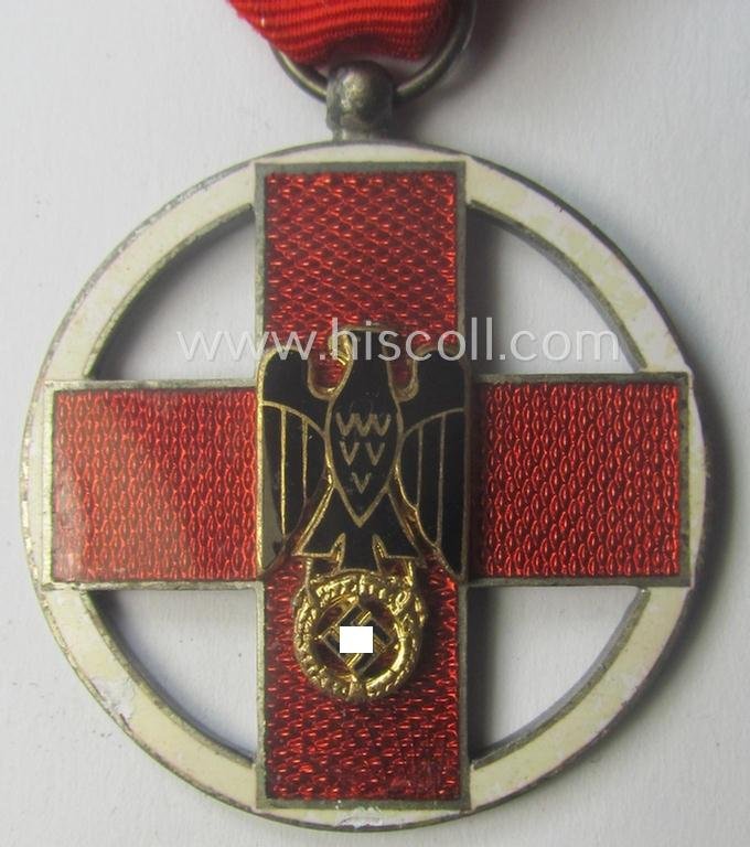 'DRK-Ehrenzeichen des 3. Modell' that comes together with its original (regular-sized- and period-mounted) ribbon (ie. 'Bandabschnitt') as issued and/or stored for decades — image 2