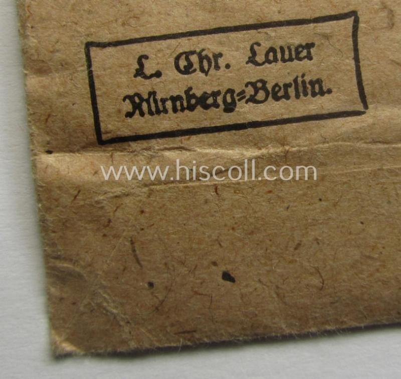 Fully complete, 'Feuerwehr-Ehrenzeichen der II. Stufe' that comes together with its shortened piece of ribbon (ie. 'Bandabschnitt') and (rarely seen!) period, 'Zellstoff'-based pouch as issued and/or recently found — image 4