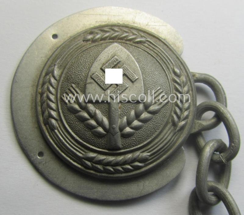Very decorative - and scarcely encountered! - RAD- (ie. 'Reichs-Arbeitsdienst'-) specific 'Umhang'- (= cape) closure, comprising of both 'RAD-logo'-buttons ie. plaques, back-plates- and/or accompanying attachment-chain — image 2