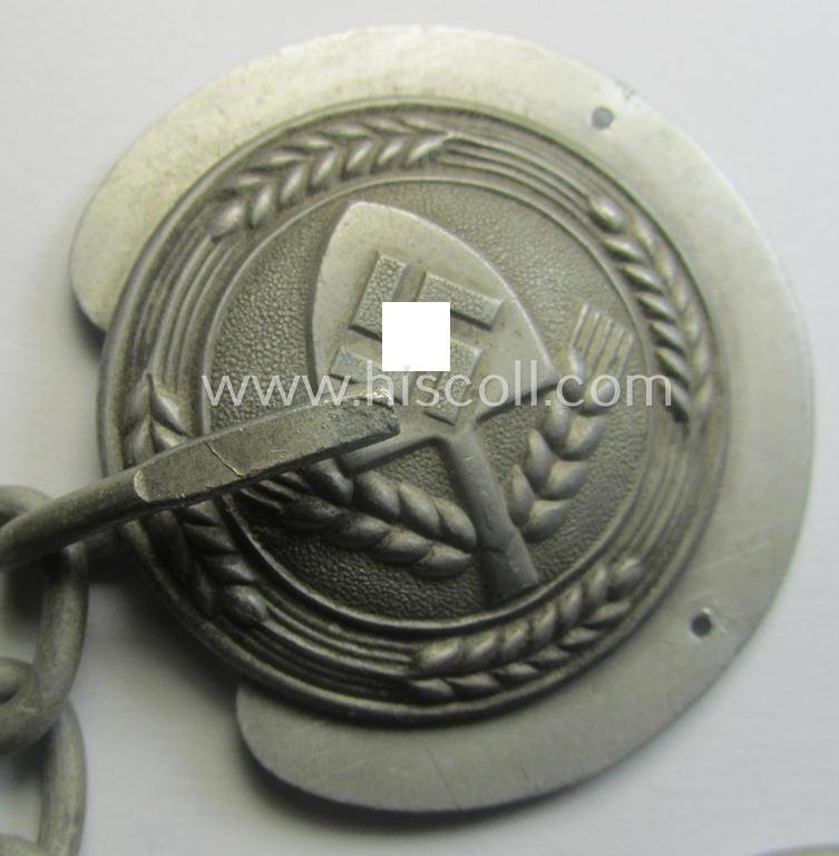 Very decorative - and scarcely encountered! - RAD- (ie. 'Reichs-Arbeitsdienst'-) specific 'Umhang'- (= cape) closure, comprising of both 'RAD-logo'-buttons ie. plaques, back-plates- and/or accompanying attachment-chain — image 4
