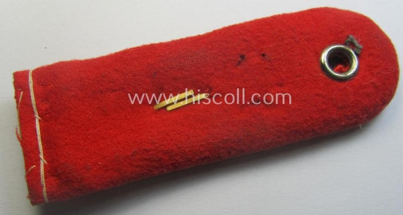 Single, WH (LW) 'cyphered', NCO-type shoulderboard as piped in the bright-red-coloured branchcolour as was specifically intended for a: 'Unterwachtmeister u. Musiker der Flak-Art.-Trpn.' — image 3