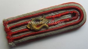 Single, WH (LW) 'cyphered', NCO-type shoulderboard as piped in the …