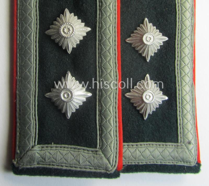 Pair of WH (Heeres) early-war-period- (ie. 'M40'-pattern) NCO-type shoulderstraps as was intended for usage by an: 'Oberwachtmeister eines (Sturm)Art.-Abts. o. Rgts.' — image 2